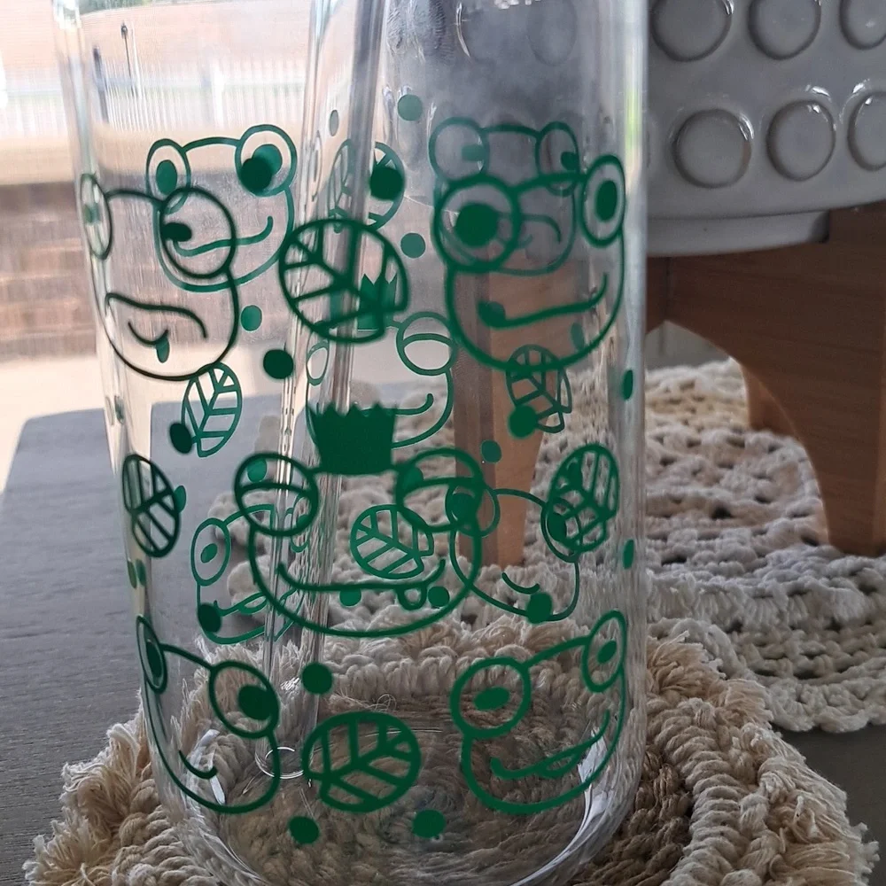Glass Tumbler with lid and straw - Picture 3 of 3